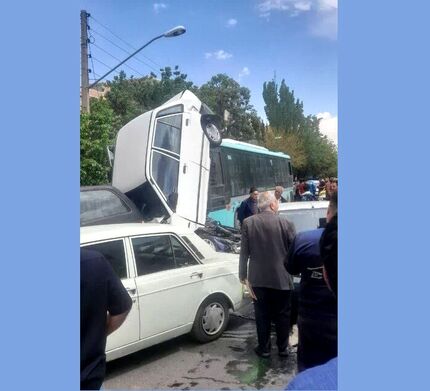 در تبریز، اتوبوس ترمز برید و به خودروها خسارت زد