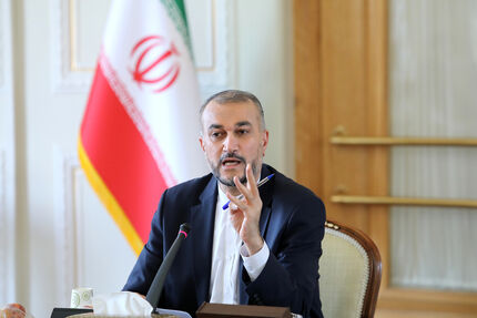 امیرعبداللهیان: باید شعار«همه برای پیروزی تیم ملی ایران» را هدف اصلی قرار دهیم