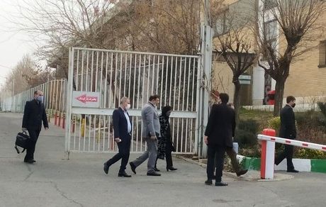 جلسه هیات رئیسه فدراسیون فوتبال برای عزل عزیزی خادم آغاز شد