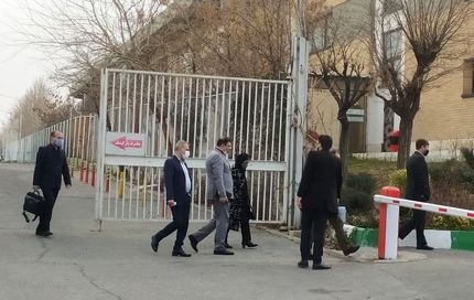 جلسه هیات رئیسه فدراسیون فوتبال برای عزل عزیزی خادم آغاز شد