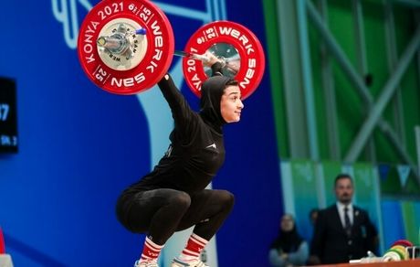 ورود وزنه‌برداری ایران به جدول مدالی قهرمانی آسیا / فاطمه کشاورز ۲ مدال گرفت
