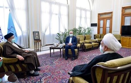 تاکید سران قوا بر اقدامات اجرایی جهت حل مشکلات اقتصادی