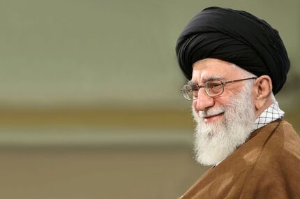 سخنرانی رهبر انقلاب آغاز شد