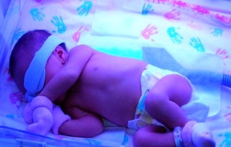 زنده شدن نوزاد لحظاتی پیش از دفن شدن