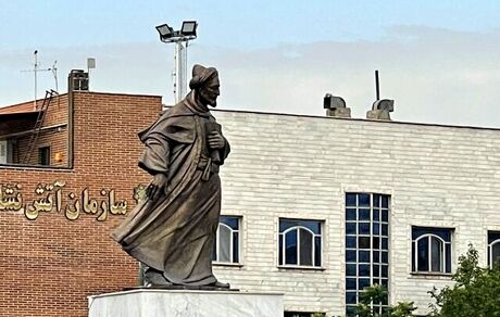 بزرگترین مجسمه برنزی تهران در میدان سعدی رونمایی شد