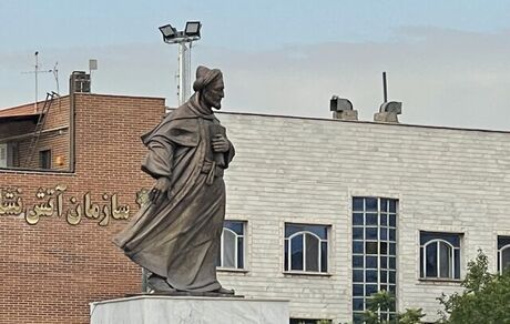 بزرگترین مجسمه برنزی تهران در میدان سعدی رونمایی شد