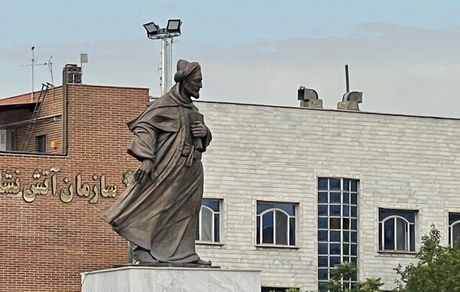 بزرگترین مجسمه برنزی تهران در میدان سعدی رونمایی شد