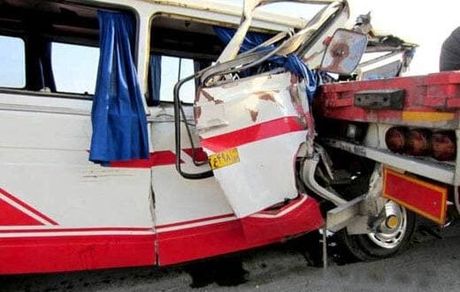 تصادف تریلی و مینی‌بوس این بار در تهران