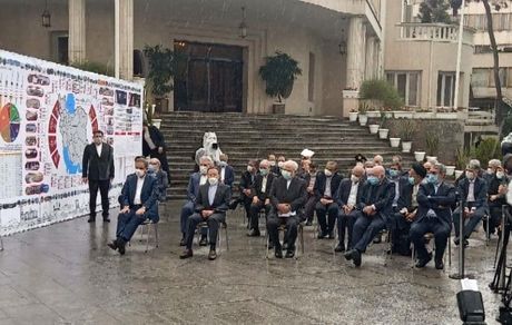 وقتی هیات دولت خیس می‌شوند! / عکس