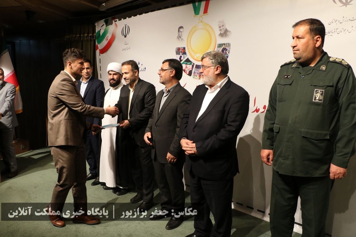 آیین تجلیل از قهرمانان و مدال‌آوران ورزش استان آذربایجان‌غربی / تصاویر