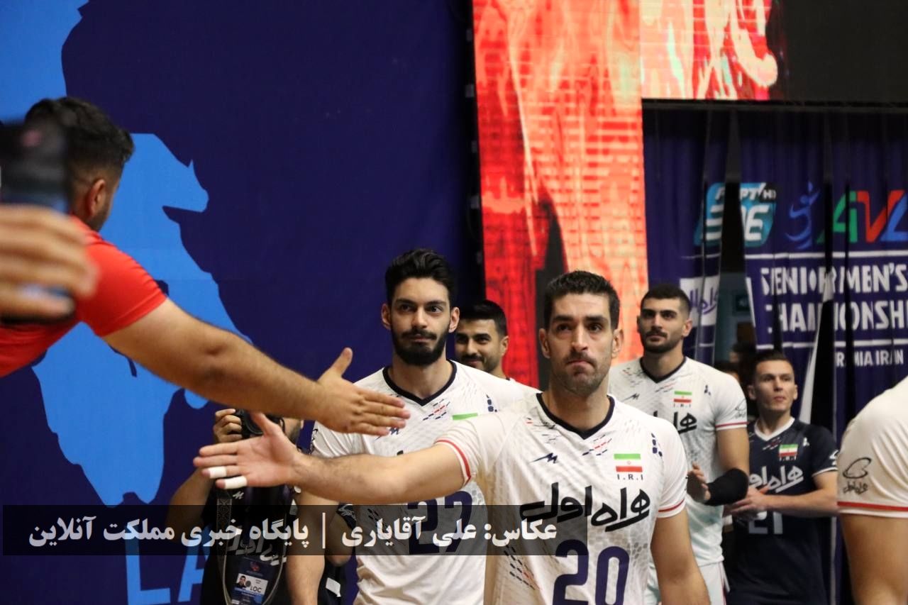 جام ۲۲: دیدار تیم‌های والیبال ایران و هنگ‌کنگ در سالن پر از تماشاگر غدیر ارومیه