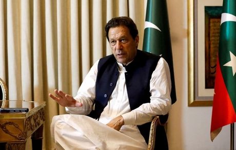 محرومیت پنج ساله عمران خان در پاکستان