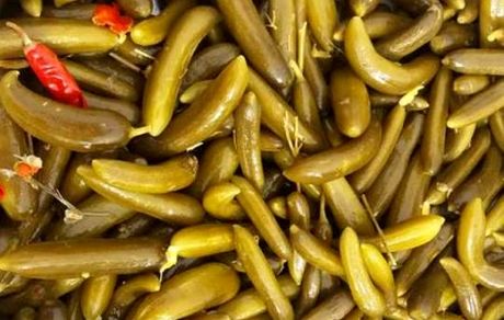 کشف ۵ تن خیارشور غیر قابل مصرف در بهبهان