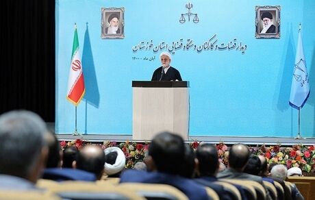 همه مسئولان برای حل مشکلات کشور و خوزستان تلاش می‌کنند