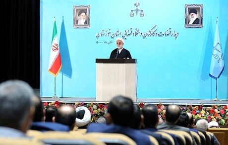 همه مسئولان برای حل مشکلات کشور و خوزستان تلاش می‌کنند