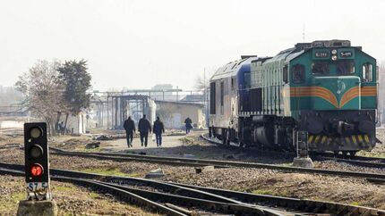 قطار مسافربری محلی از مبدا سمنان، دامغان و شاهرود به مشهد آغاز بکار کرد
