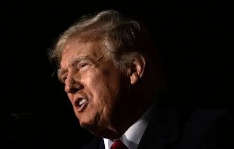 ترامپ: آمریکا مانند بیماری مبتلا به سرطان در حال مرگ است