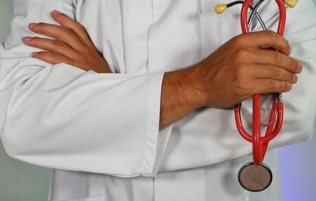 تورم ۱۰۰درصدی در حوزه سلامت / کاهش تاسیس مطب از سوی پزشکانِ نسخه‌نویس