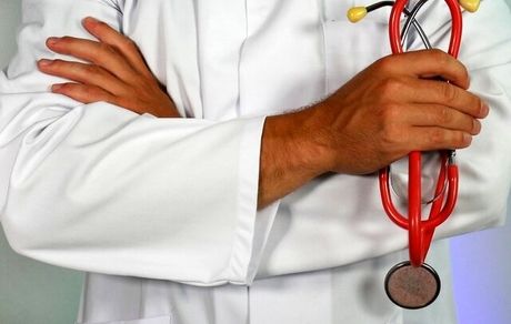 تورم ۱۰۰درصدی در حوزه سلامت / کاهش تاسیس مطب از سوی پزشکانِ نسخه‌نویس