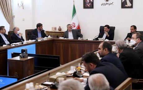 تاکید معاون اول رئیس جمهور بر تبدیل مناطق آزاد به کانون جذب سرمایه گذاری و توسعه صادرات