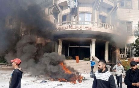 حمله به استانداری سویدا در سوریه / اسناد و مدارک آتش زده شد