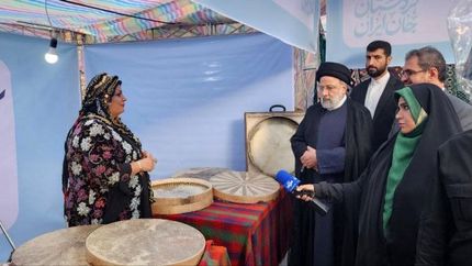 بازدید رئیس جمهور از نمایشگاه دستاوردهای بانوان کارآفرین استان کردستان