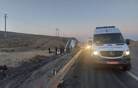 مجروح شدن ۲۶ تبعه خارجی در واژگونی یک دستگاه تویوتا در سیستان و بلوچستان