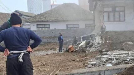 ریزش ساختمانی مسکونی در آستارا بدلیل خاکبردری غیراصولی