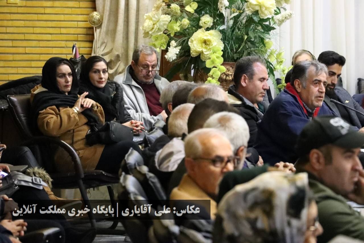 نشست انجمن ادبی قرار پیرامون زندگی‌ و آثار شاعر معاصر ارومیه‌ای