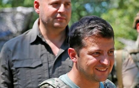 روزنامه سان: نیروهای ویژه انگلیس و آمریکا آماده خارج کردن زلنسکی از اوکراین هستند