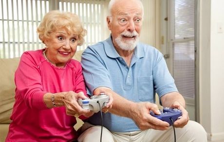 نقش بازی‌های کامپیوتری در بهبود عملکرد مغزی افراد مسن
