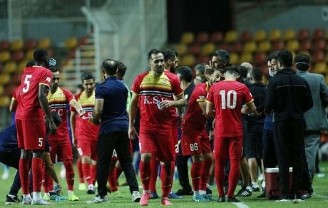 باشگاه استقلال: نیمکت‌نشینان فولاد را برای سروصدا آورده بودند!