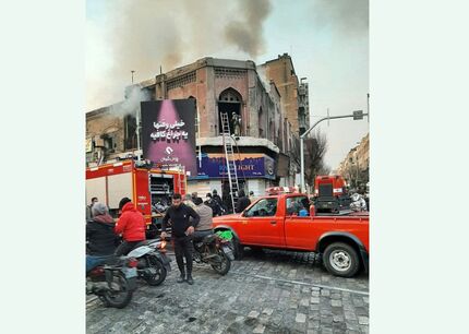 ساختمان تاریخی در تهران آتش گرفت و خاکستر شد + ویدئو