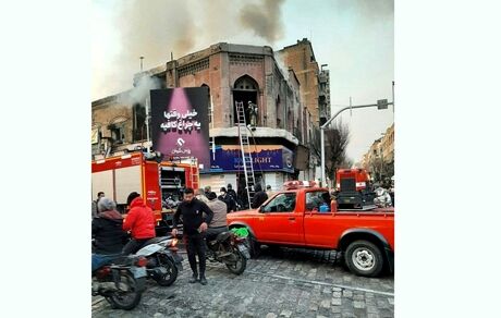 ساختمان تاریخی در تهران آتش گرفت و خاکستر شد + ویدئو