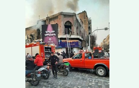 ساختمان تاریخی در تهران آتش گرفت و خاکستر شد + ویدئو