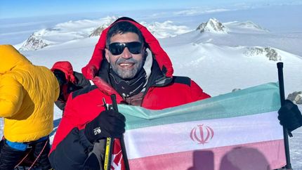 صعود نخستین مرد ایرانی به بلندترین قله قطب جنوب