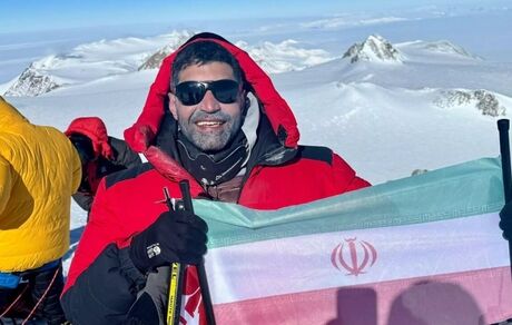 صعود نخستین مرد ایرانی به بلندترین قله قطب جنوب