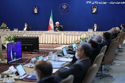 
توصیه رئیس جمهور به پرهیز دستگاه ها از برگزاری همایش های حضوری و استفاده مداوم از ماسک
