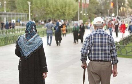زندگی بیش از ۱۰ میلیون سالمند بالای ۶۵ سال در کشور