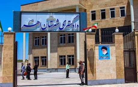 نزاع دسته‌جمعی با چوب و چماق در مقابل دادگستری اهر!