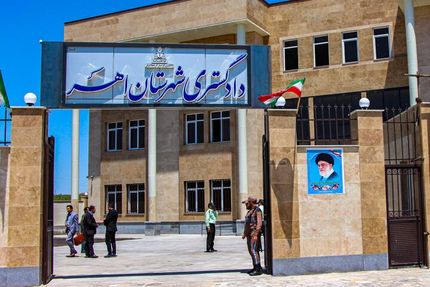 نزاع دسته‌جمعی با چوب و چماق در مقابل دادگستری اهر!