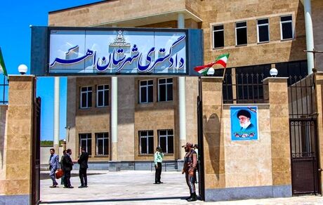 نزاع دسته‌جمعی با چوب و چماق در مقابل دادگستری اهر!