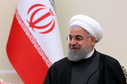 روحانی: در برابر فداکاری تمام ارکان «نظام سربلند سلامت ایران» سر فرود می آورم