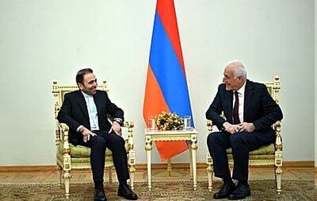 تقدیم استوارنامه سفیر جدید ایران در ارمنستان