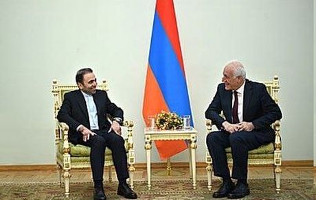 تقدیم استوارنامه سفیر جدید ایران در ارمنستان