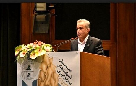 بانک‌ها بیشترین درآمد و پتروشیمی‌ها بیشترین صادرات را دارند