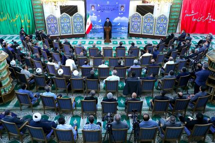دولت مردمی با الگو گرفتن از مرام ایثارگران با قدرت در مسیر تحقق پیشرفت و عدالت گام برخواهد داشت