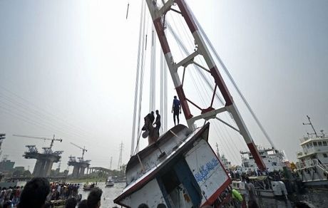 دهها کشته و زخمی بر اثر غرق شدن یک کشتی مسافری در بنگلادش