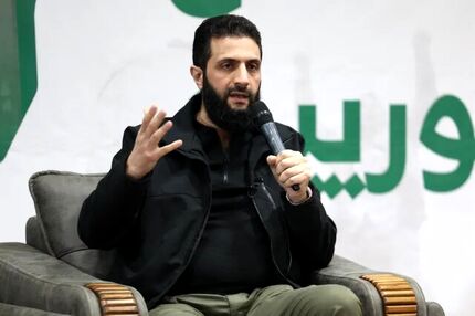 جولانی: همه گروه‌های مسلح در سوریه منحل می‌شود / سربازی اجباری نداریم
