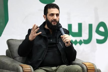 جولانی: همه گروه‌های مسلح در سوریه منحل می‌شود / سربازی اجباری نداریم